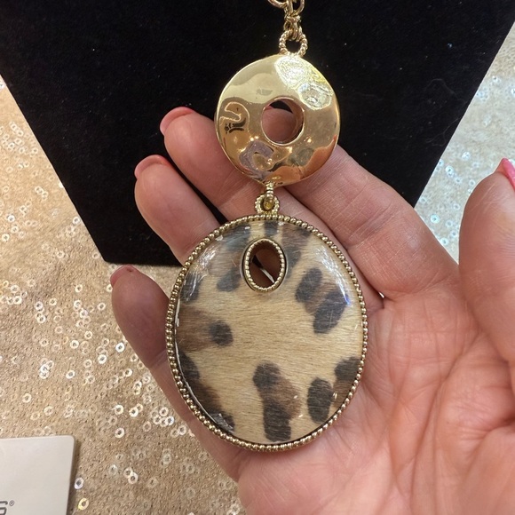 NWT Chico’s Animal double-sided Necklace with hoop / post earrings - Picture 6 of 9